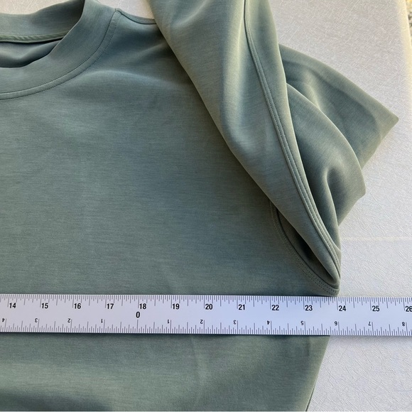 Lululemon Perfectly Oversized Cropped
Crew Softstrem Sweater Size S aka … - Picture 6 of 9